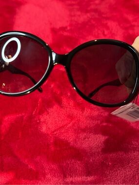 Vintage-Inspired Black Round Frame Sunglasses – Boho Luxury Aesthetic